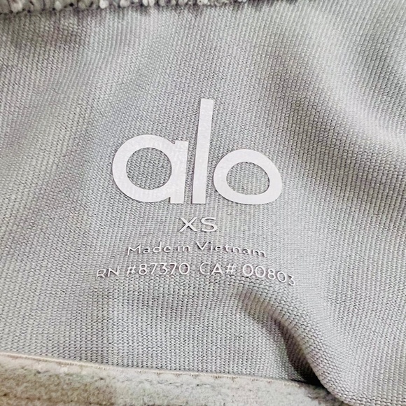 Alo Yoga Alosoft Ribbed Crop Calm Tank Heather Gray XS MSRP $68 - Picture 5 of 5